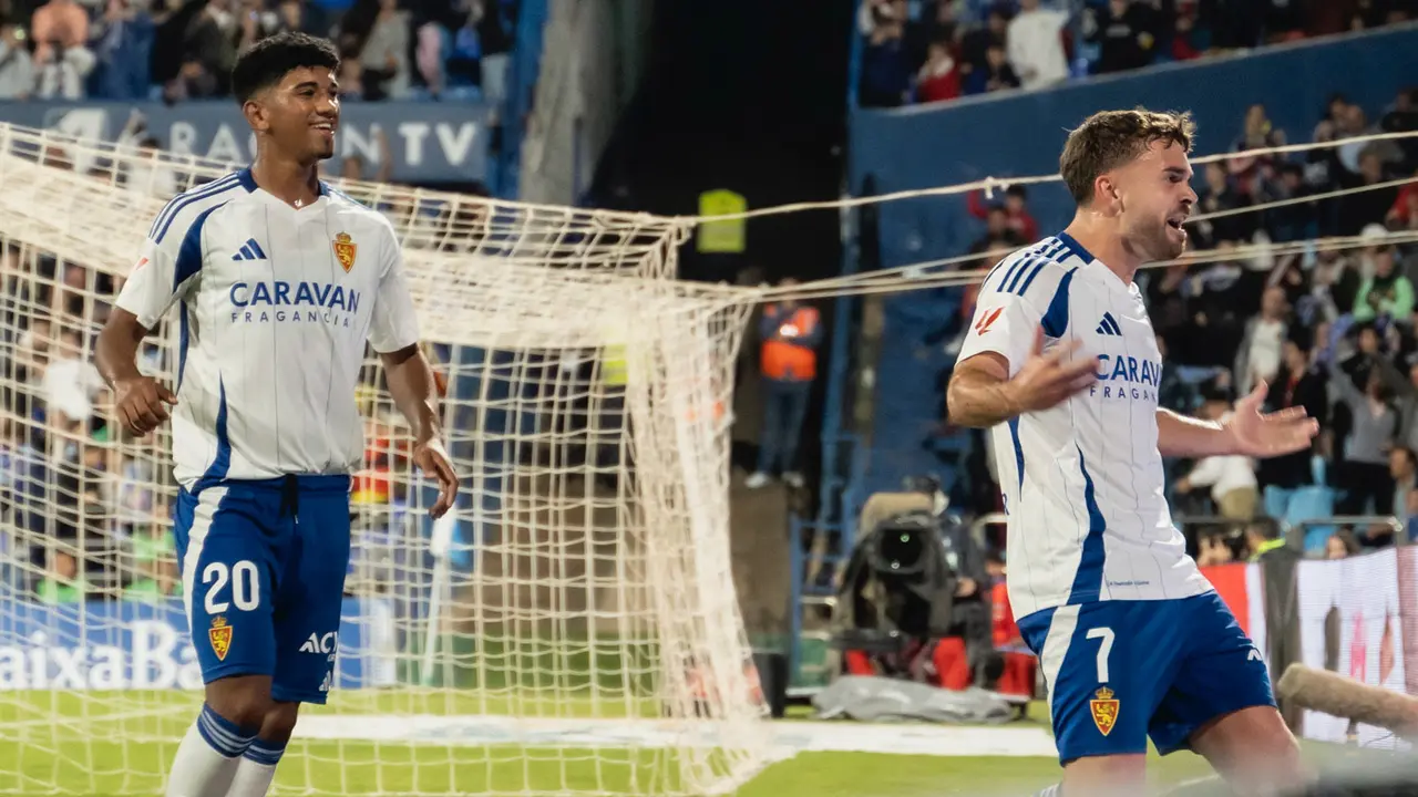 El Real Zaragoza en La Romareda / MARCOS CEBRI&Aacute;N