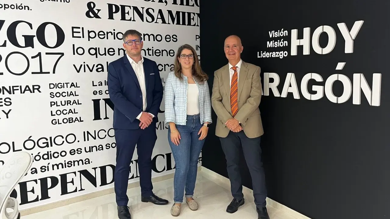 De izquierda a derecha, Miguel Gil (Kalfrisa), Elena Pastor (FCC) y Pedro Bra&ntilde;a (Tereos). / M. N.