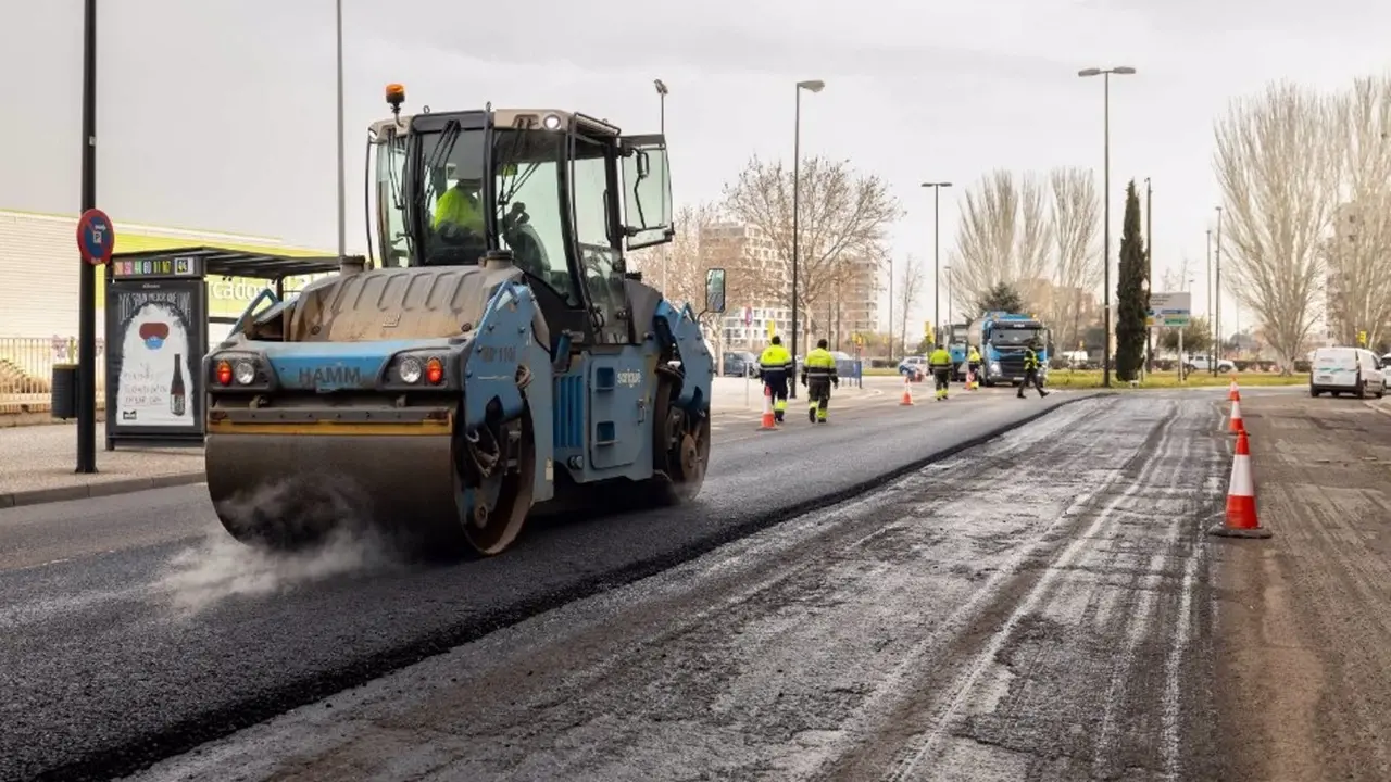 Trabajos de asfaltado en varios barrios de la ciudad. / Ayuntamiento de Zaragoza