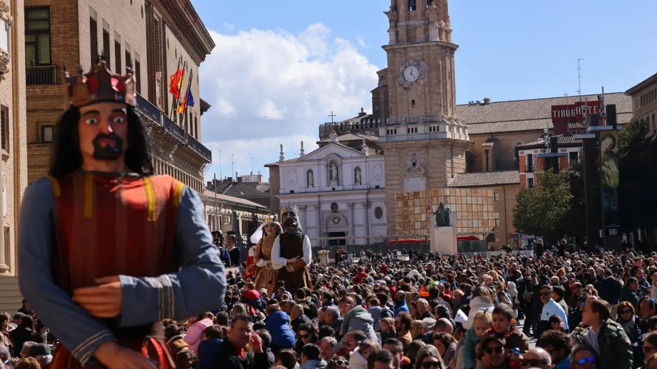 Comparsa de Gigantes, Cabezudos y caballitos de Zaragoza. AZ