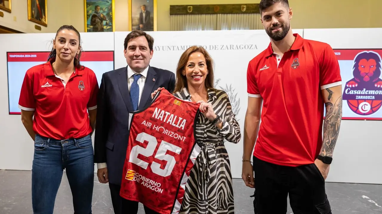 Casademont Zaragoza con Natalia Chueca