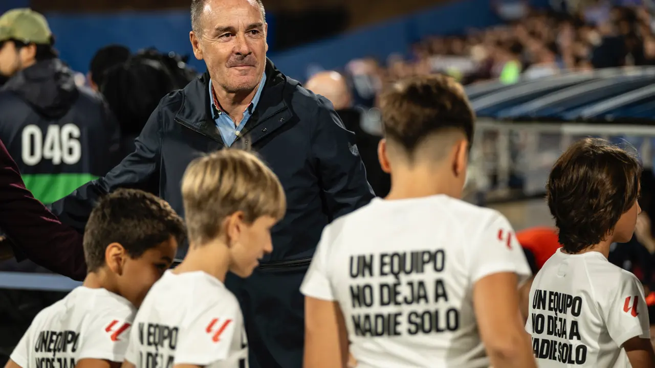 V&iacute;ctor Fern&aacute;ndez en La Romareda con el Real Zaragoza / MARCOS CEBRI&Aacute;N