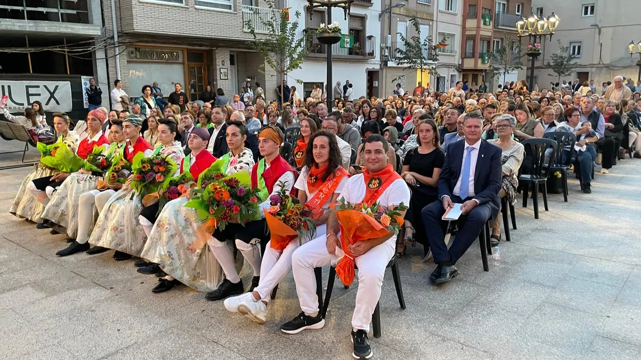 Acto de proclamaci&oacute;n y la lectura del preg&oacute;n en la plaza de Espa&ntilde;a de Fraga. / AYUNTAMIENTO DE FRAGA