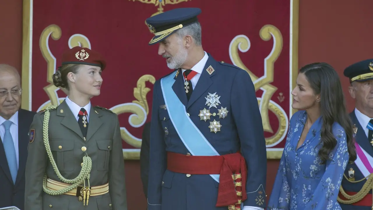 La Princesa de Asturias, Leonor; el Rey Felipe VI y la Reina Letizia durante el desfile del 12 de octubre 'D&iacute;a de la Fiesta Nacional', en la plaza de C&aacute;novas del Castillo, a 12 de octubre de 2023, en Madrid (Espa&ntilde;a). - Alberto Ortega - Europa Press