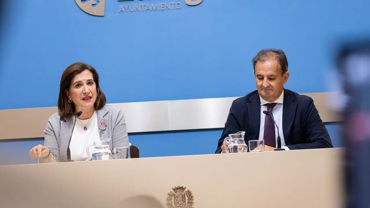 Sara Fern&aacute;ndez y &Aacute;ngel Lor&eacute;n.
