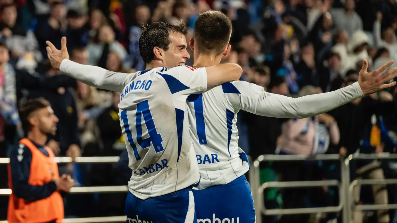 Bazdar y Francho con el Real Zaragoza / MARCOS CEBRI&Aacute;N