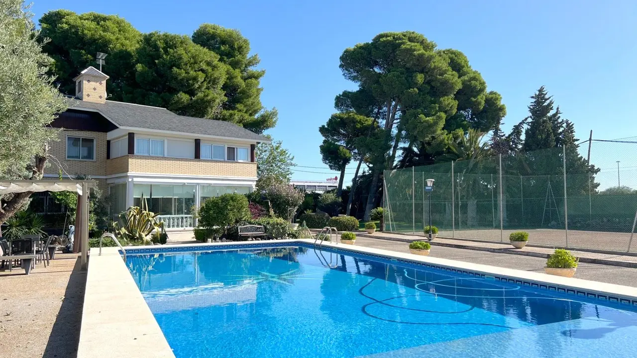 Espectacular chalet a la venta en Utebo / IndiQa