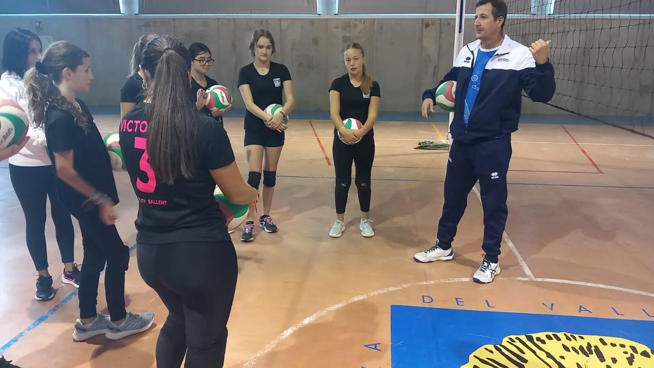 Jornada de tecnificaci&oacute;n de voleibol en Sallent de G&aacute;llego (2)