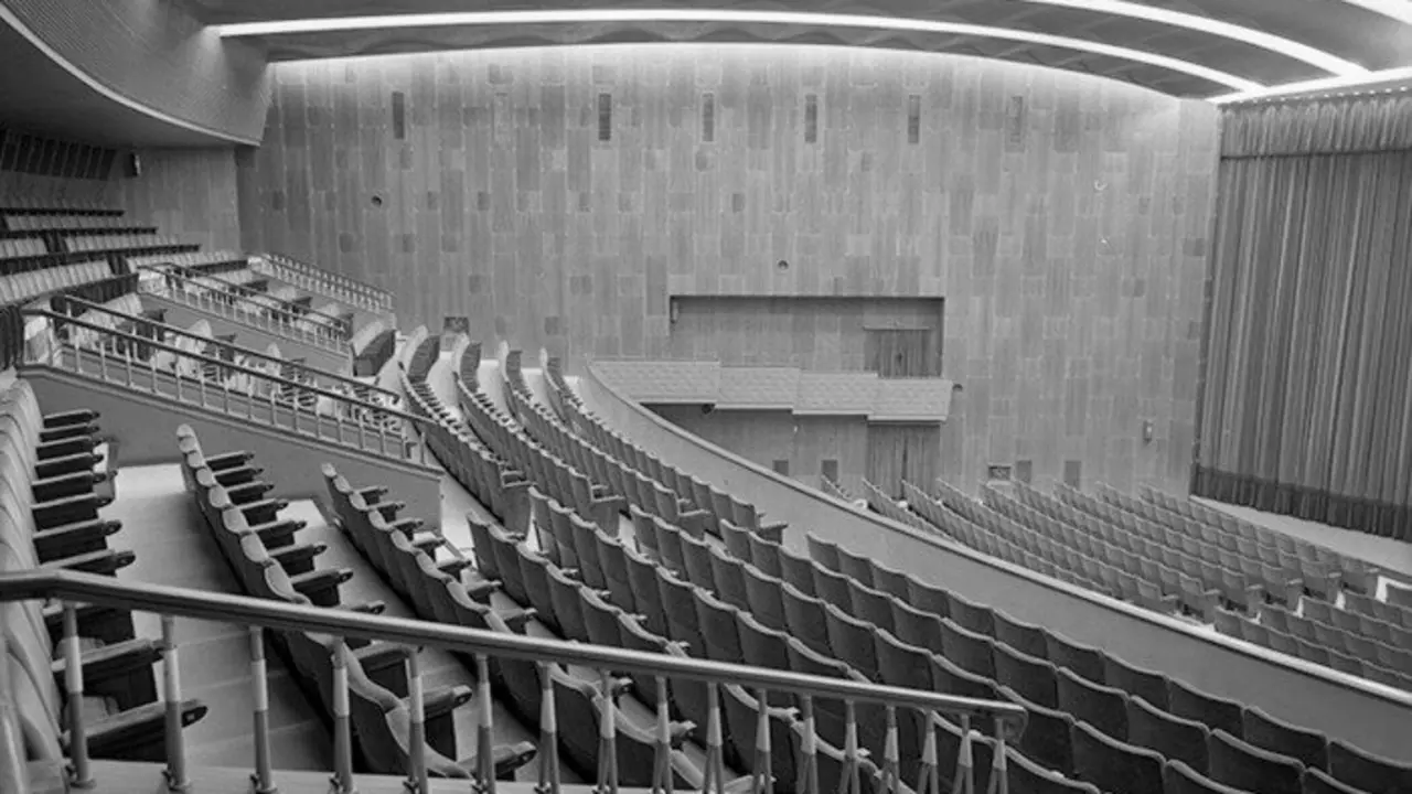 El cine Palafox, en 1954 / Coyne  - GAZA