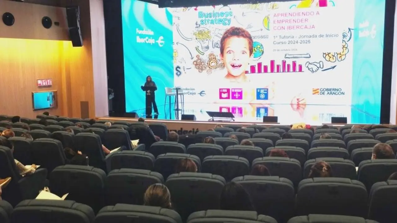 La directora general de Pol&iacute;tica Educativa, Ana Moracho, ha participado en la primera tutor&iacute;a del programa.