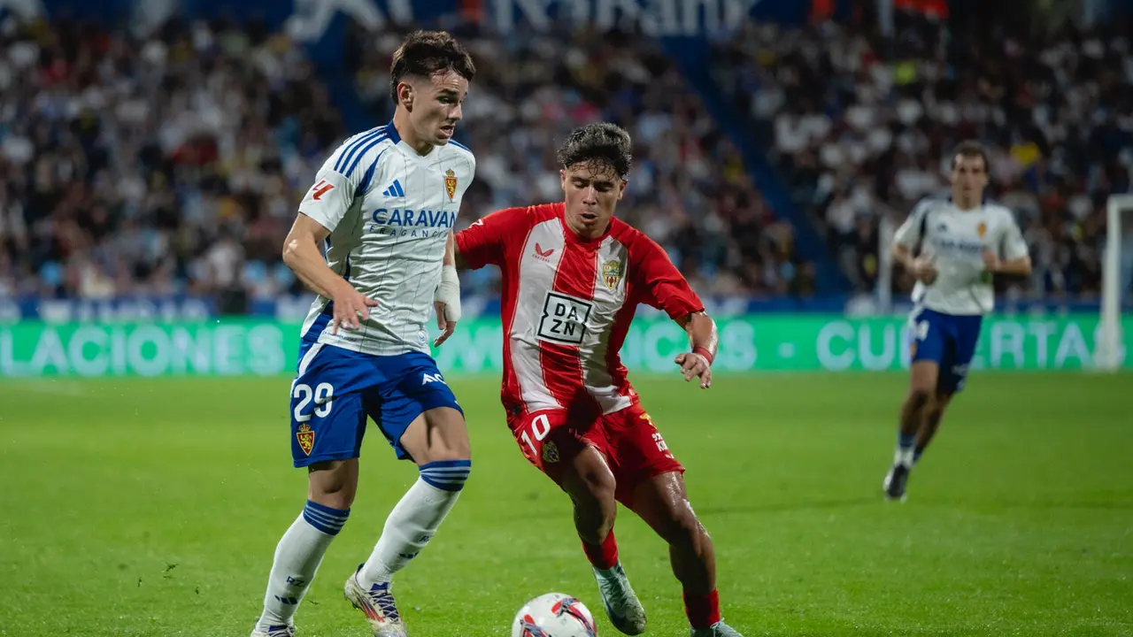 Pau Sans con el Real Zaragoza / MARCOS CEBRI&Aacute;N