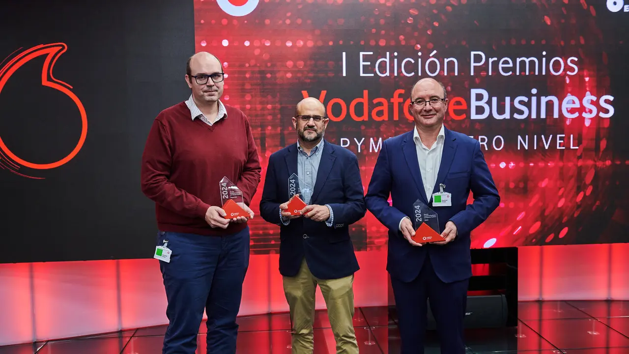 Antonio Borraz recibi&oacute; el premio en representaci&oacute;n de Grupo Lobe
