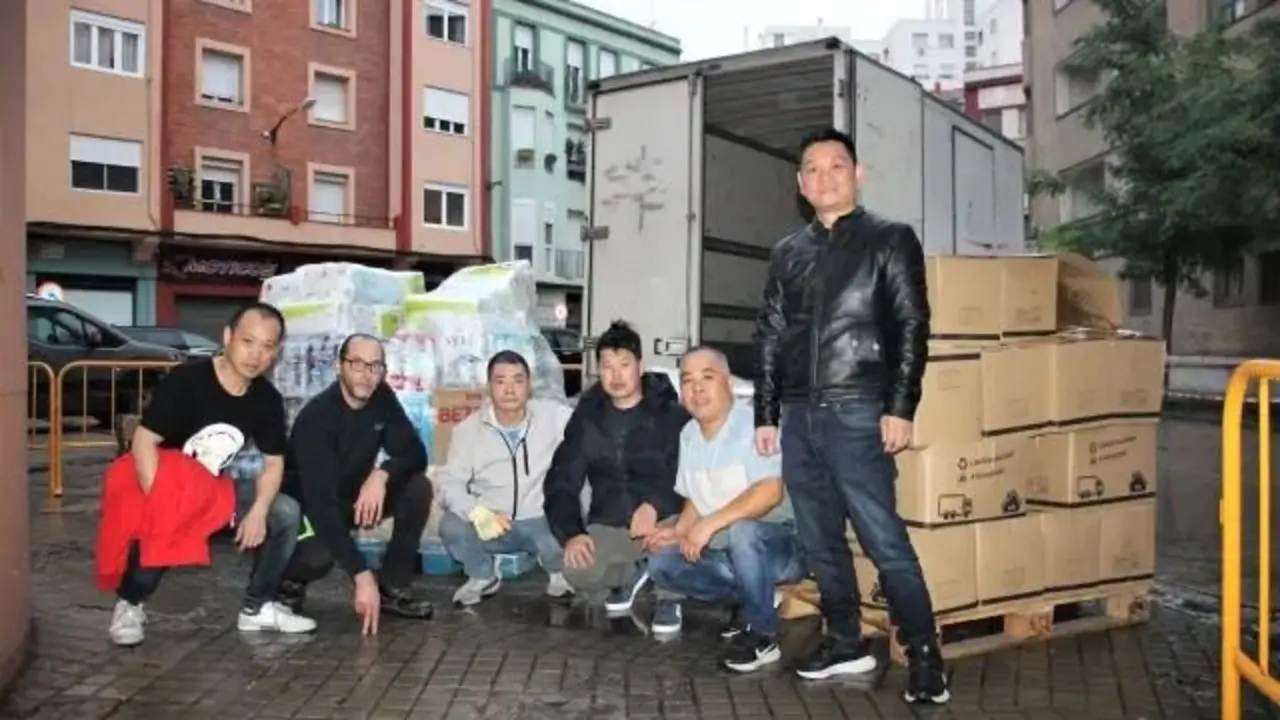 La comunidad China se ha unido para llevar v&iacute;veres a Valencia