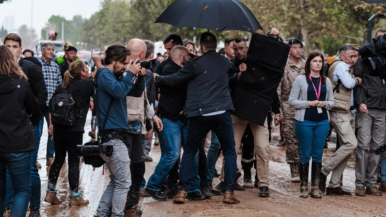 El presidente del Gobierno, Pedro S&aacute;nchez, durante su visita a una zona afectada por la DANA / E.P.