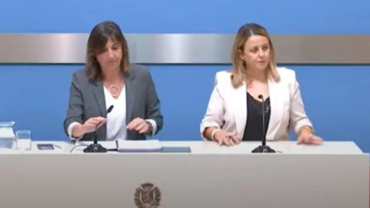 Las portavoces de ambas formaciones, Lola Ranera (PSOE) y Elena Tom&aacute;s (ZEC).