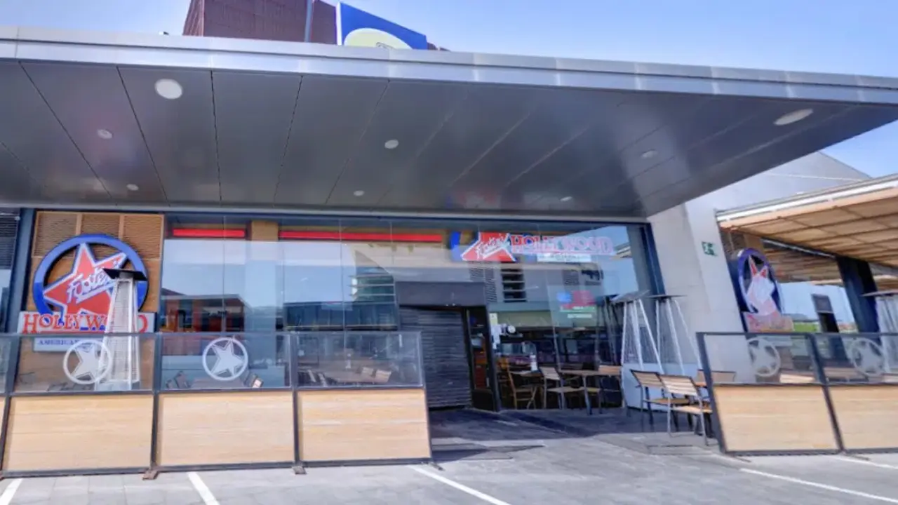 Foster&rsquo;s Hollywood.