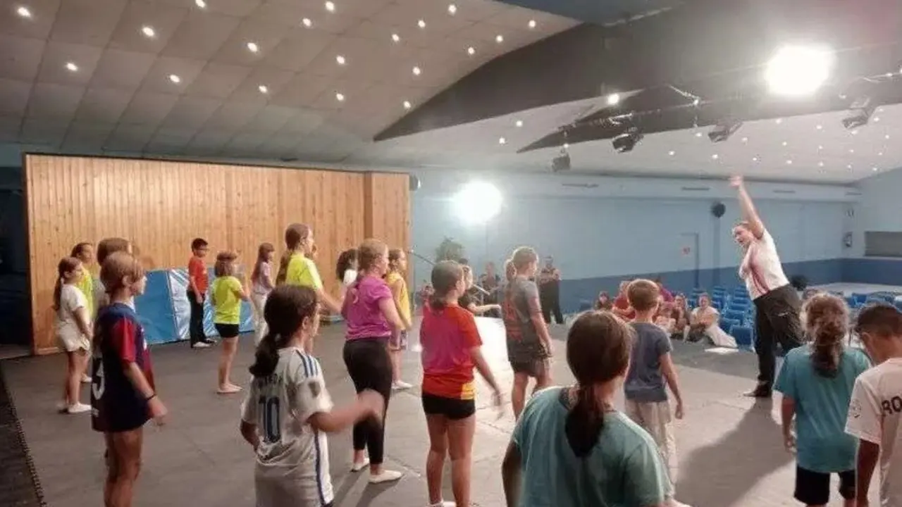 Masterclass de acrodanza en La Puebla de Alfind&eacute;n. / HA