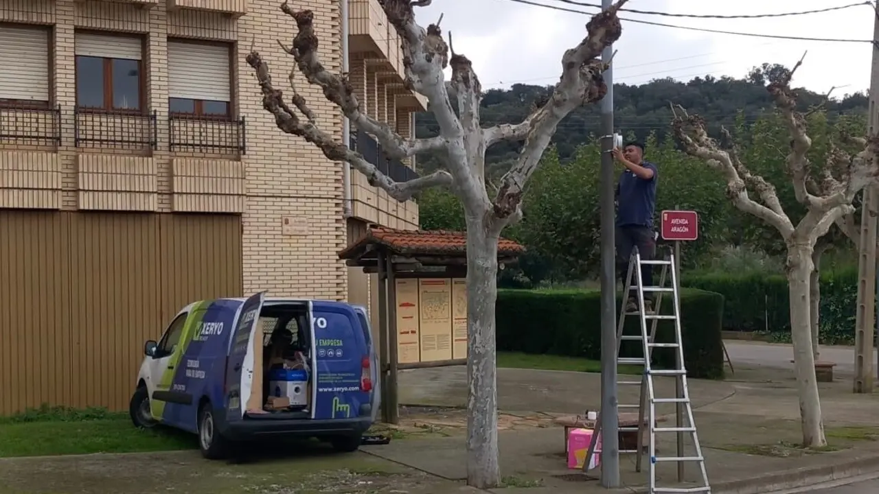Instalaci&oacute;n de c&aacute;maras de vigilancia en Estadilla. / DPH
