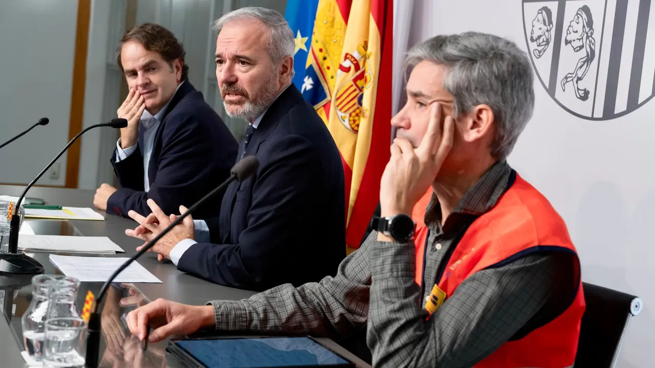 El presidente de Arag&oacute;n, Jorge Azc&oacute;n, durante la rueda de prensa