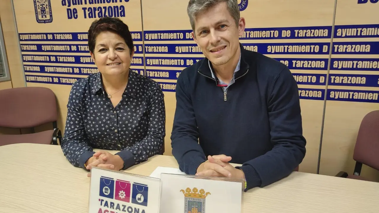 Presentaci&oacute;n de 'Volveremos' Tarazona con Ana Tarazona (ACT) y Jos&eacute; Antonio Docando, concejal del Ayto. / HA