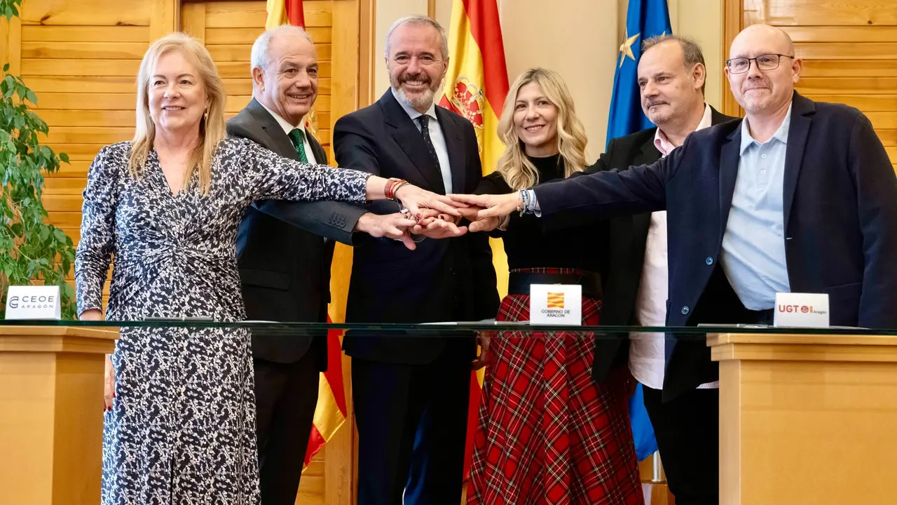 Firma del acuerdo social entre Gobierno, patronal y sindicatos