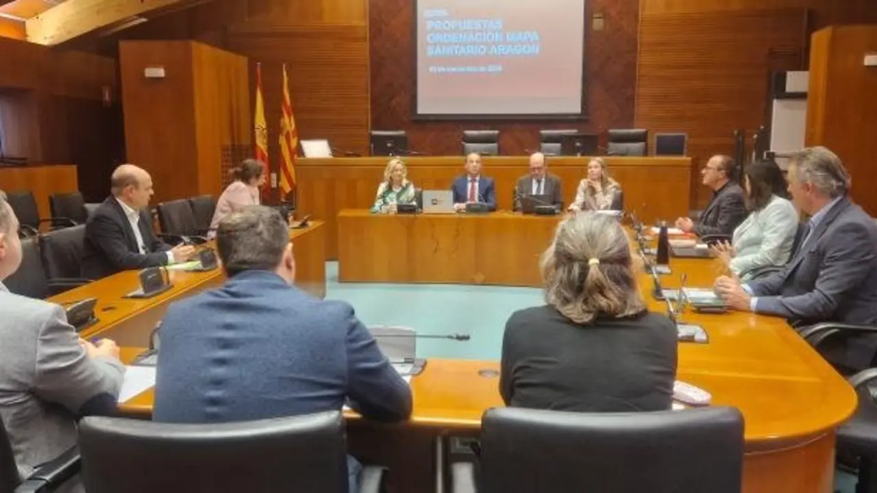 Reuni&oacute;n de trabajo en las Cortes de Arag&oacute;n para elaborar el nuevo mapa sanitario. / HA