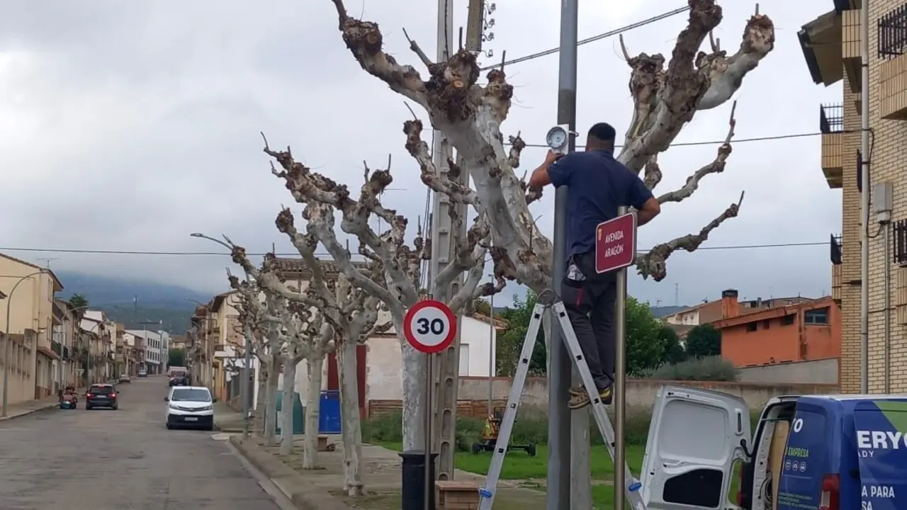 Instalaci&oacute;n de c&aacute;maras de vigilancia en Estadilla (Huesca). / DPH