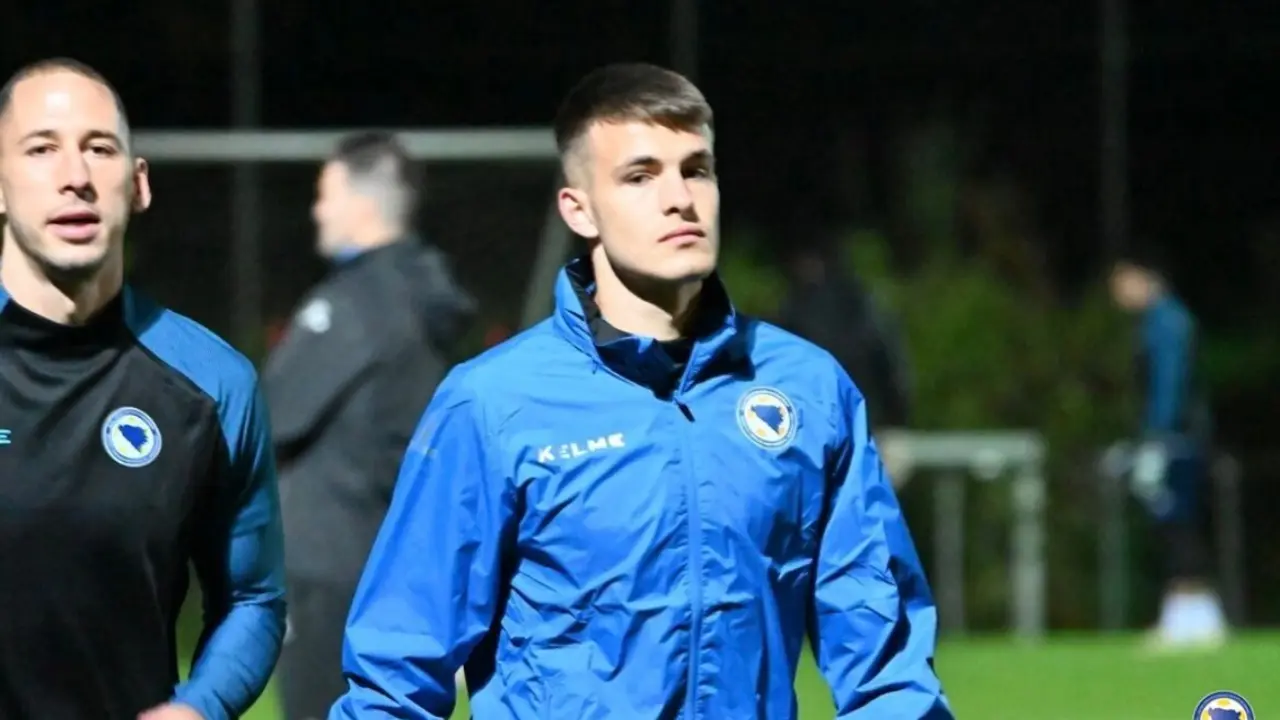 Samed Bazdar con Bosnia / FEDERACI&Oacute;N BOSNIA