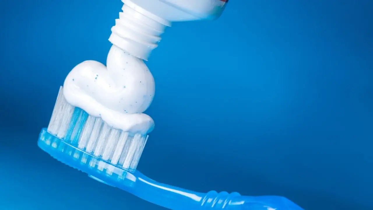 &iquest;Qu&eacute; dice tu forma de apretar el tubo de pasta de dientes sobre tu personalidad e inteligencia?