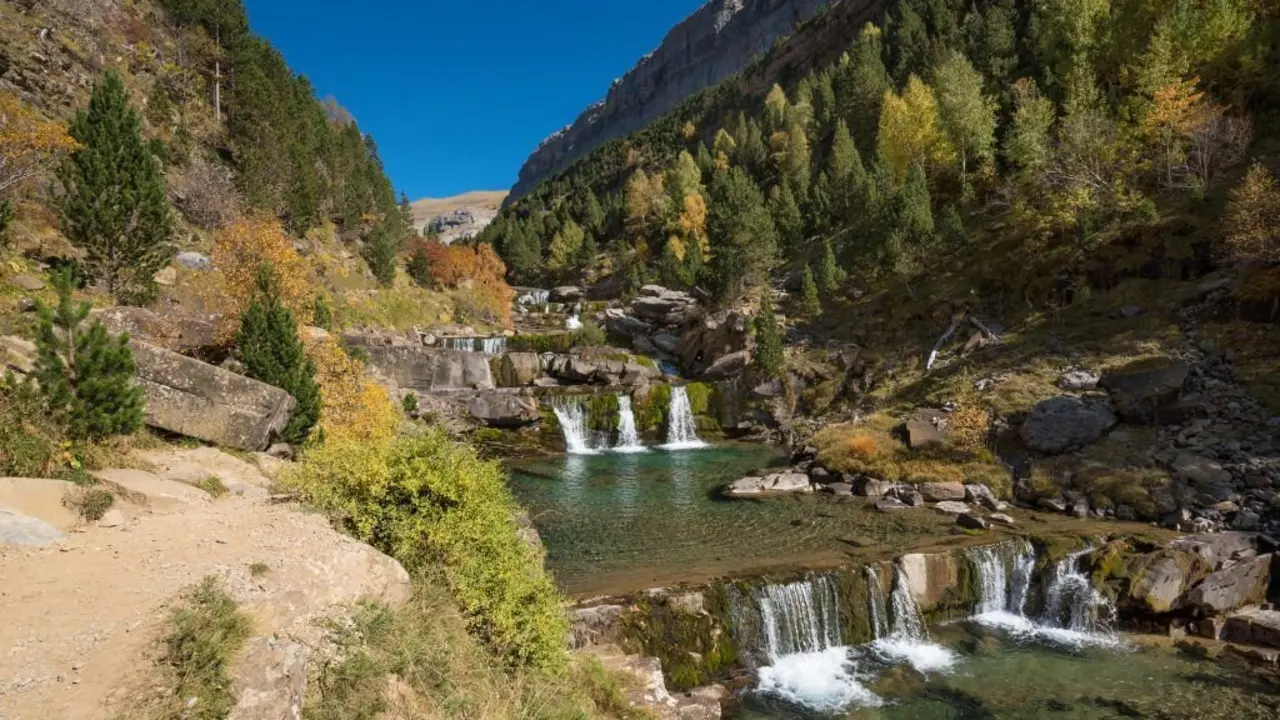 Las mejores rutas de senderismo en los Pirineos: naturaleza y aventura en su m&aacute;xima expresi&oacute;n