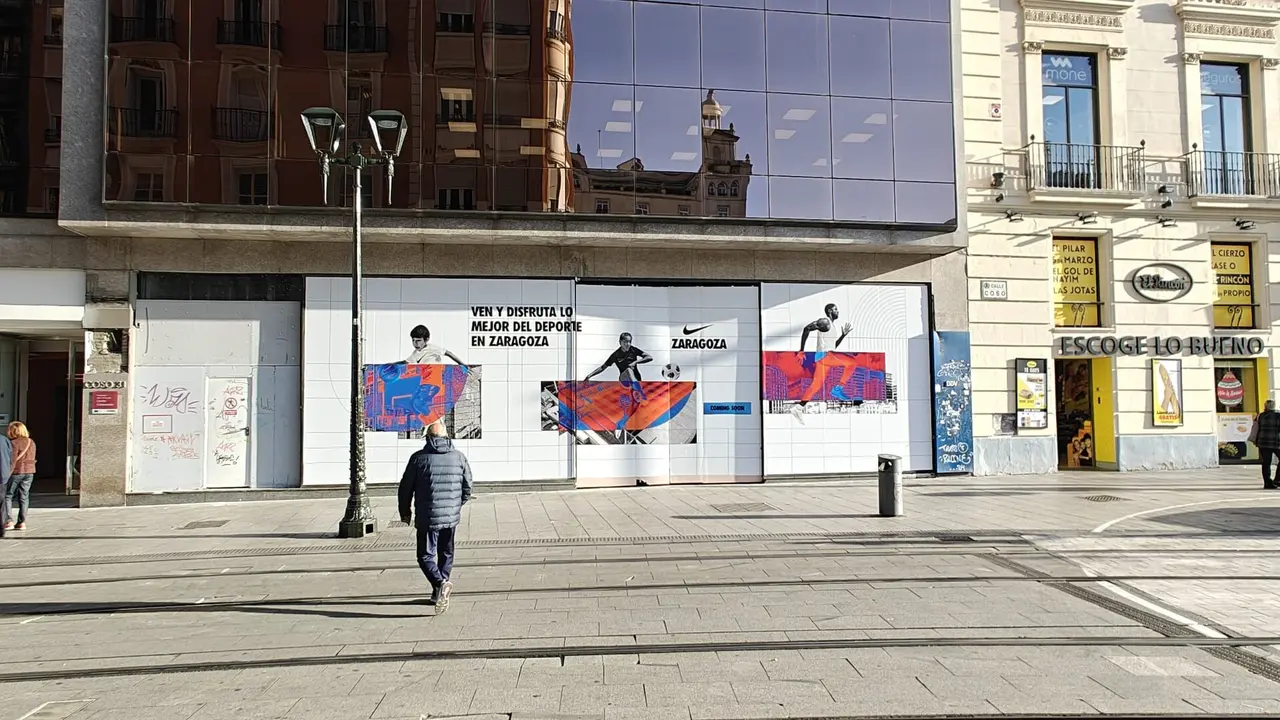 Fachada del local de la nueva tienda de Nike en Zaragoza. HOY ARAG&Oacute;N