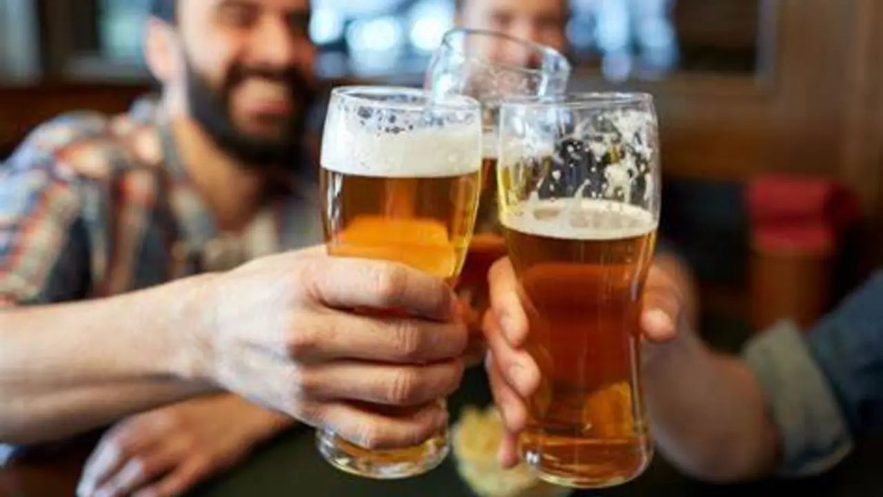 Los efectos del alcohol en el cerebro: &iquest;Qui&eacute;nes deber&iacute;an dejar de beber cerveza seg&uacute;n los expertos?