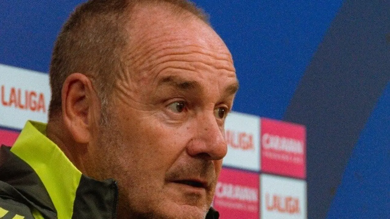 V&iacute;ctor Fern&aacute;ndez en sala de prensa / REAL ZARAGOZA