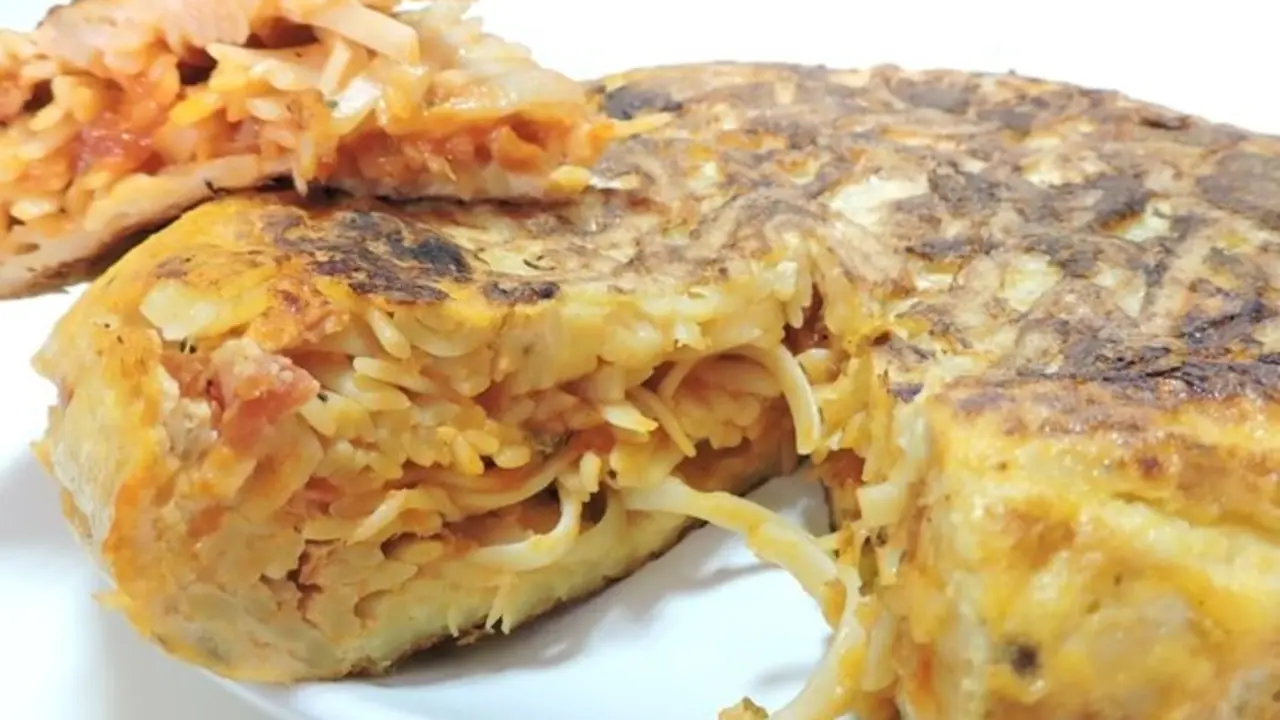 Tortilla de espaguetis: la receta viral f&aacute;cil, econ&oacute;mica y deliciosa que arrasa en redes