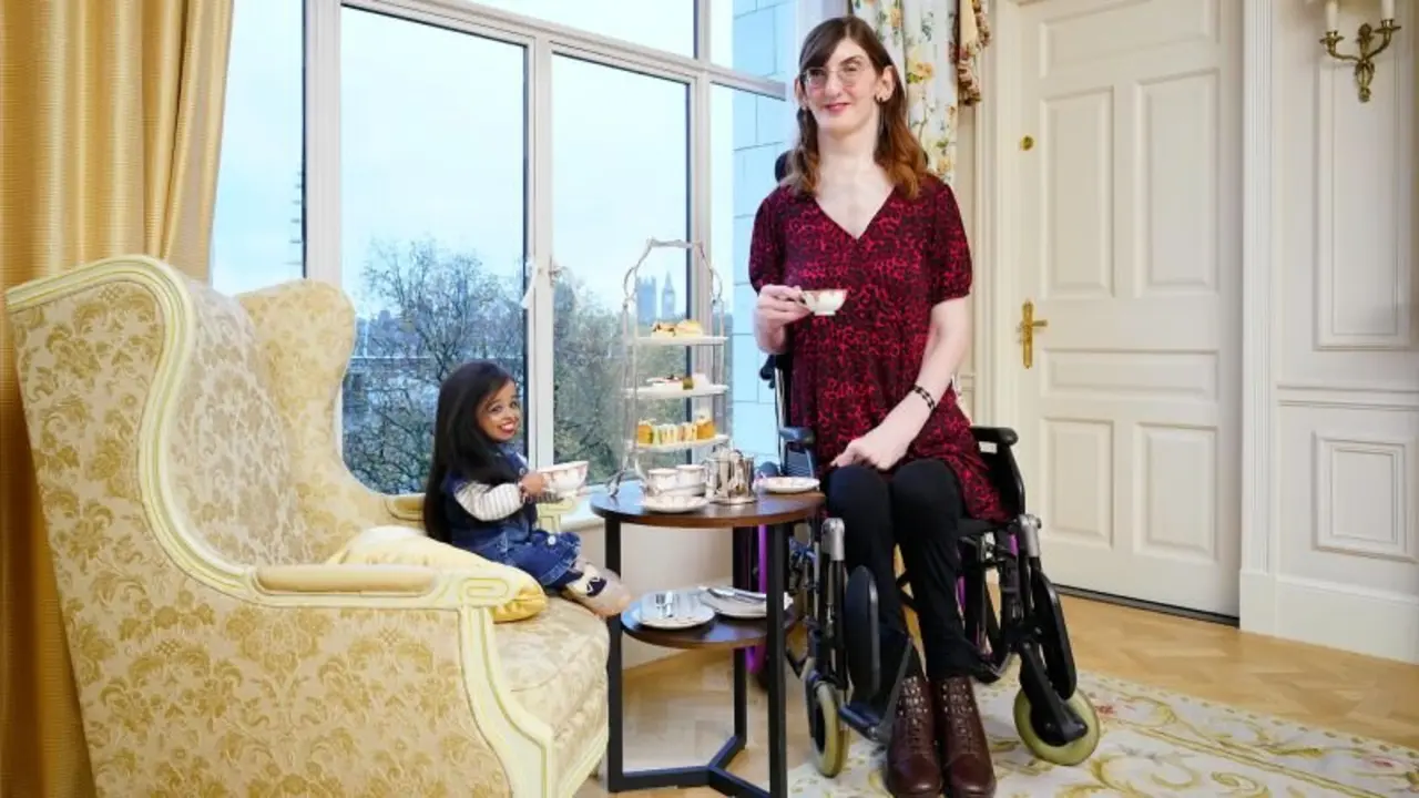 El emotivo encuentro entre la mujer m&aacute;s alta y la m&aacute;s baja del mundo en Londres
