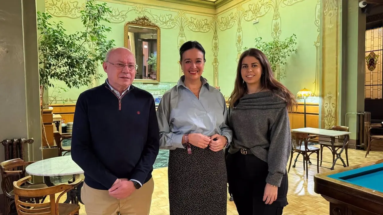 La alcaldesa, Lorena Orduna, durante la presentaci&oacute;n de las obras del Casino de Huesca