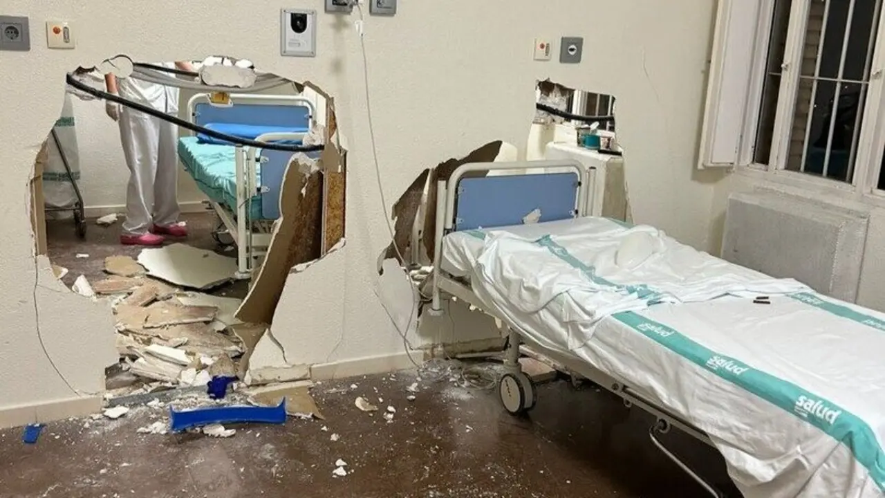 Imagen del estado de la habitaci&oacute;n tras detener al recluso que provoc&oacute; los destrozos /Cedida a H.A.