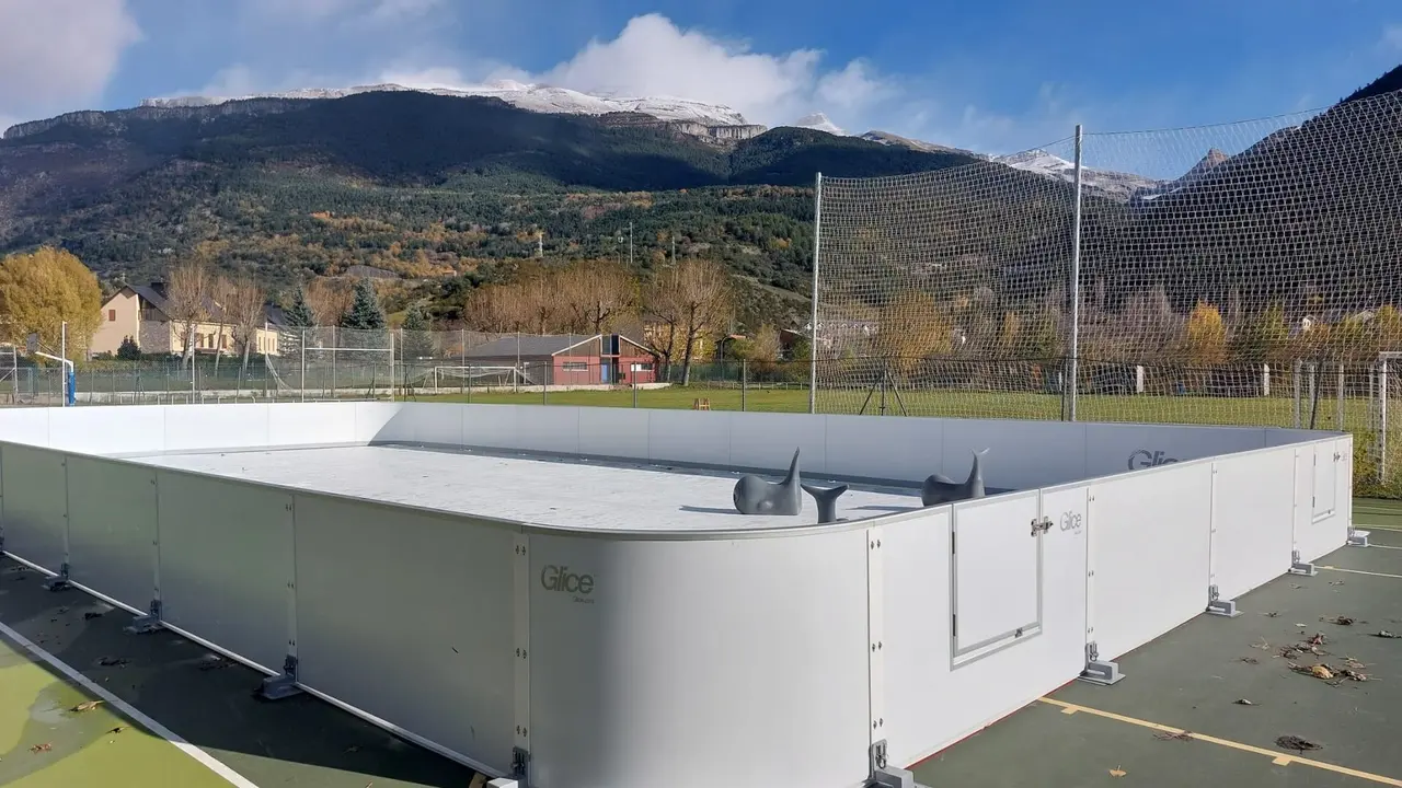 Pista de hielo en Villan&uacute;a. Jibo Hielo