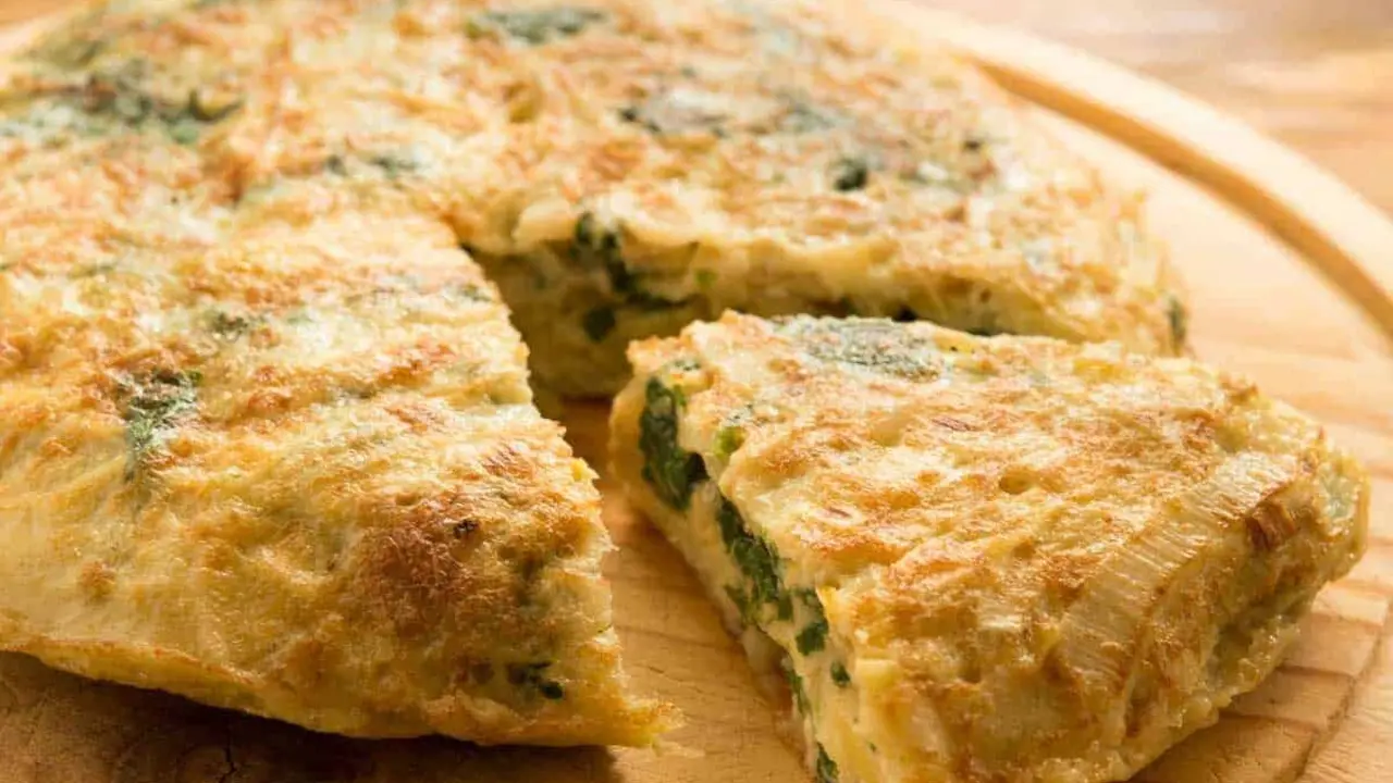 Tortilla de espinacas y gambas: la cena saludable, r&aacute;pida y saciante para d&iacute;as sin tiempo