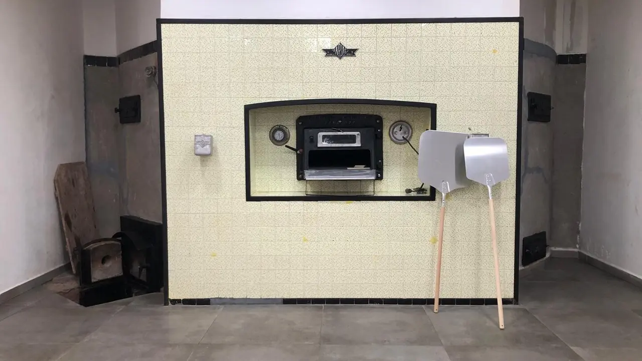 Horno de le&ntilde;a reacondicionado en Fay&oacute;n. / HA