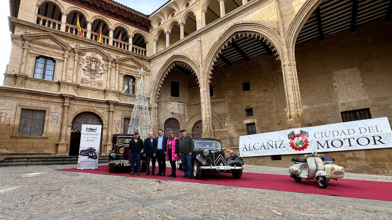 Presentaci&oacute;n de la XXVII Feria del Veh&iacute;culo Cl&aacute;sico de Alca&ntilde;iz. / AYTO. ALCA&Ntilde;IZ