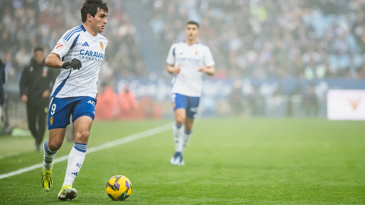 Iv&aacute;n Az&oacute;n con el Real Zaragoza / MARCOS CEBRI&Aacute;N