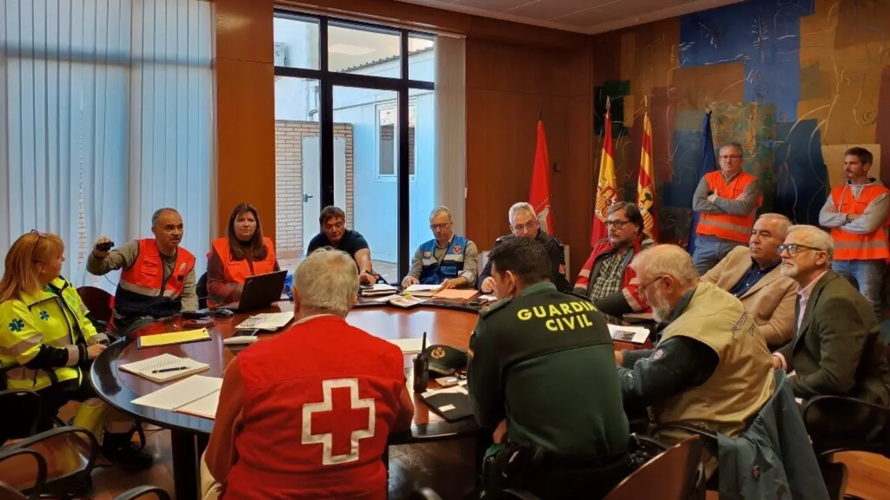 El 112 ha coordinado un simulacro de emergencia qu&iacute;mica en Zuera. / AYTO. ZUERA
