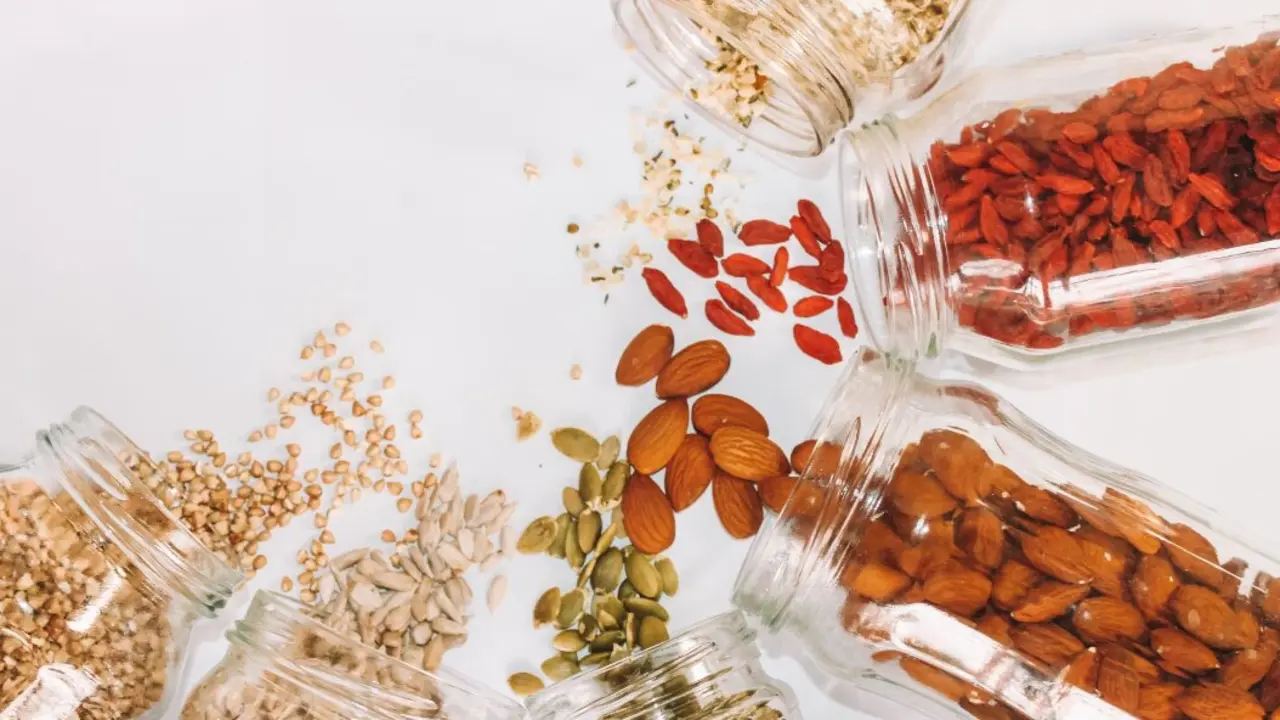 Los superalimentos son ricos en nutrientes esenciales, vitaminas y antioxidantes.