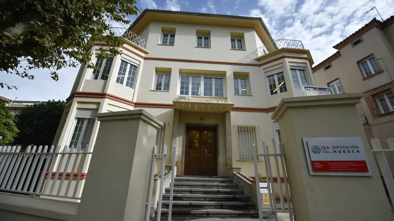 El Instituto de Estudios Altoaragoneses est&aacute; en la calle del Parque, 10 de Huesca. / Ver&oacute;nica Lacasa