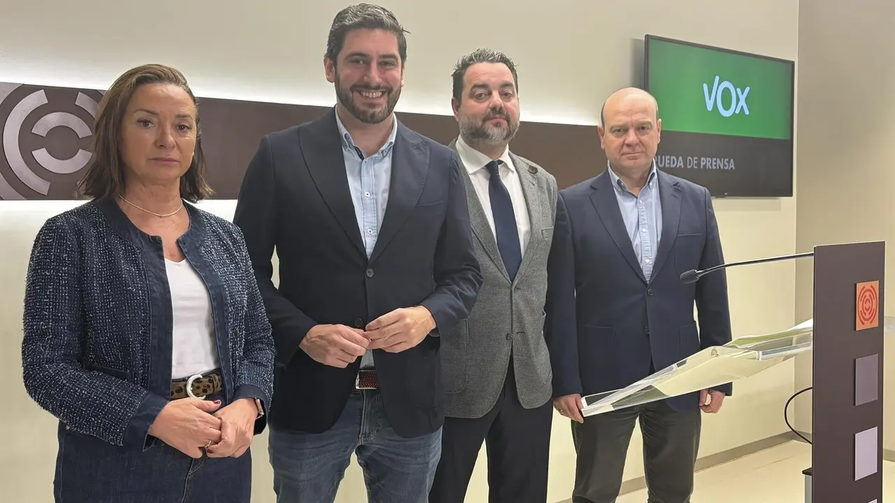 Los diputados de VOX en las Cortes de Arag&oacute;n Carmen Rouco; Alejandro Nolasco; David Arranz; y Santiago Mor&oacute;n.