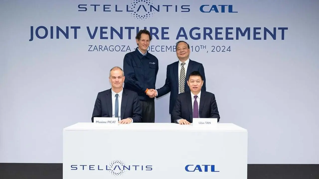 Stellantis y CATL han formalizado en Zaragoza su alianza para la puesta en marcha de la gigafactor&iacute;a de bater&iacute;as / Stellantis