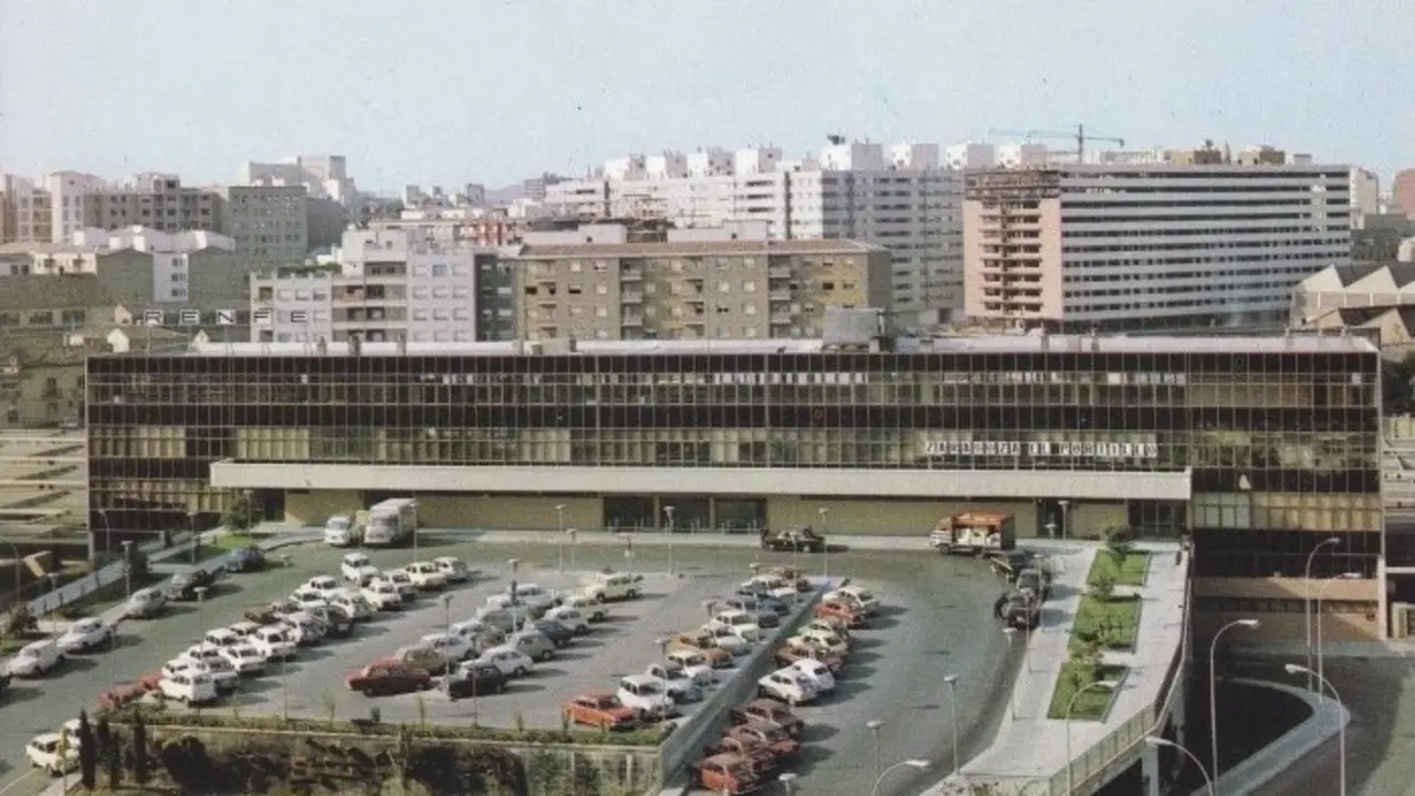 El Portillo representa una forma de viajar en tren mucho m&aacute;s / Zaragoza Arquitectura
