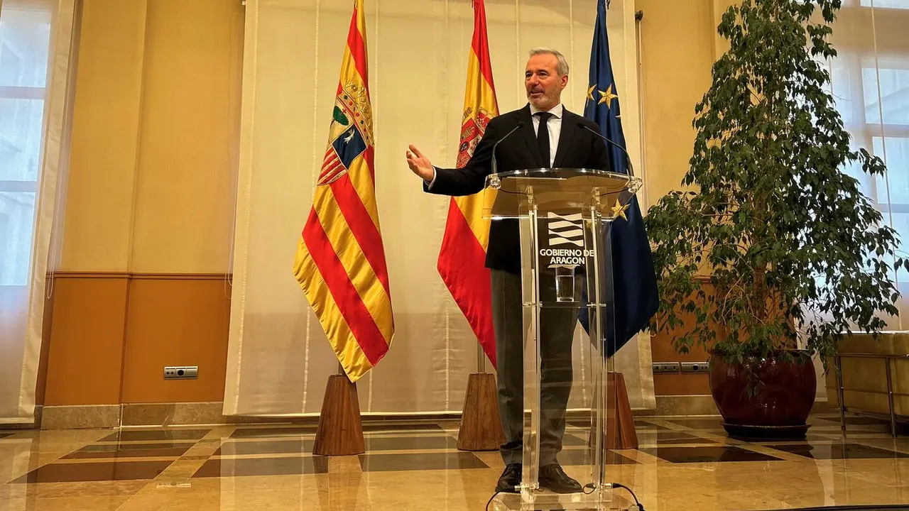 El presidente del Gobierno de Arag&oacute;n, Jorge Azc&oacute;n, en la rueda de prensa del anuncio de la llegada de Stellantis