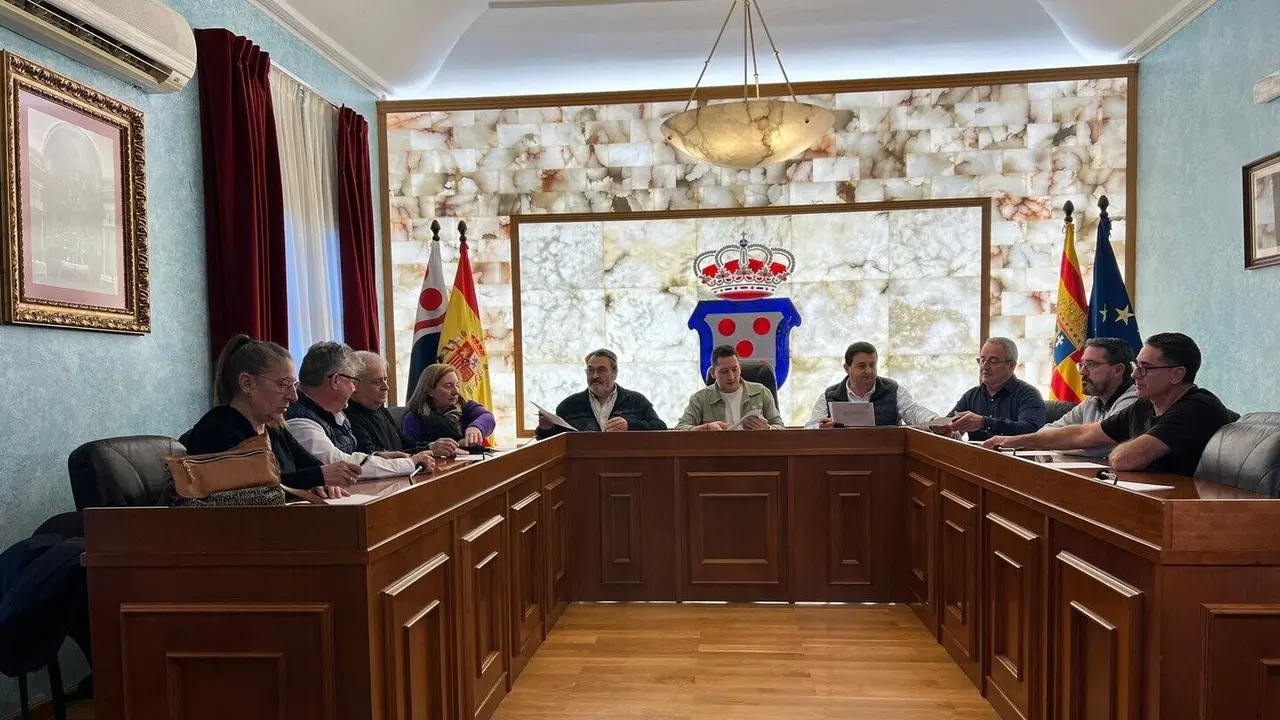 Reuni&oacute;n de ayuntamientos y comarcas afectadas por los plazos de la futura autov&iacute;a A-68. / HA